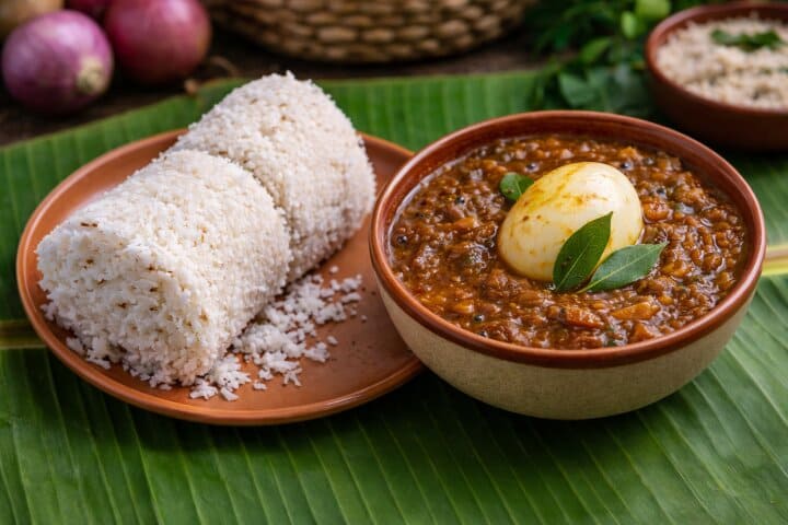 Puttu (2 Slice) & Egg Curry